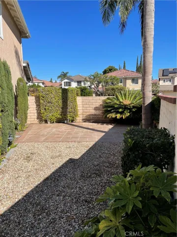 Wraparound side yard