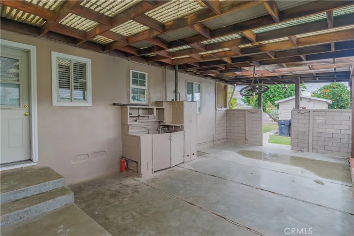 Covered Patio, Laundry Hookups