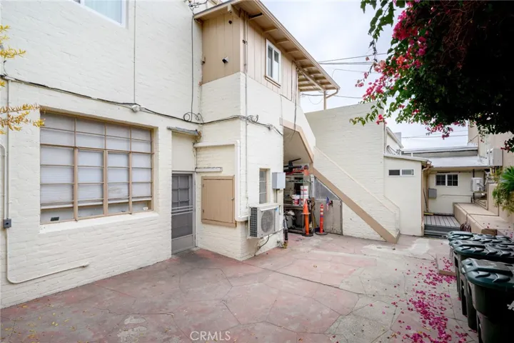 55 N Baldwin Avenue, Sierra Madre, California 91024