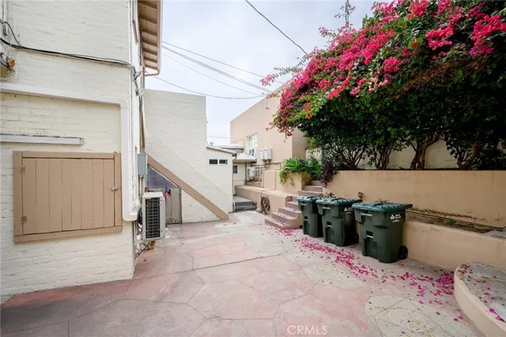 55 N Baldwin Avenue, Sierra Madre, California 91024