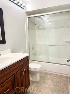 UPSTAIR BATHROOM
