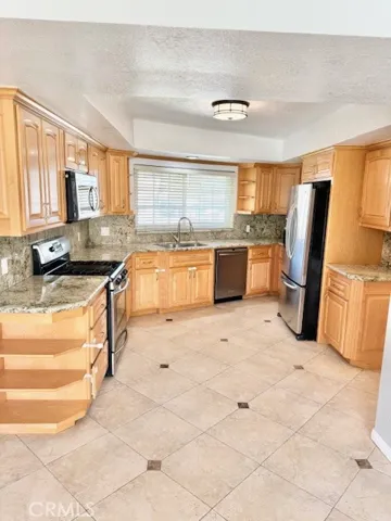 614 Lancer Lane, Corona, California 92879