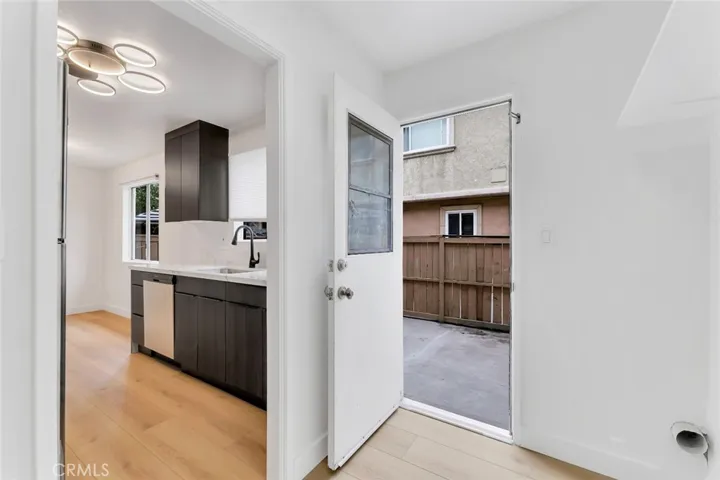 20159 Cohasset Street 3, Winnetka, California 91306