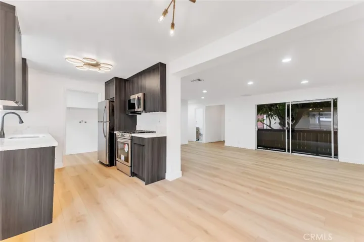 20159 Cohasset Street 3, Winnetka, California 91306