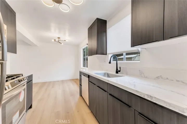 20159 Cohasset Street 3, Winnetka, California 91306