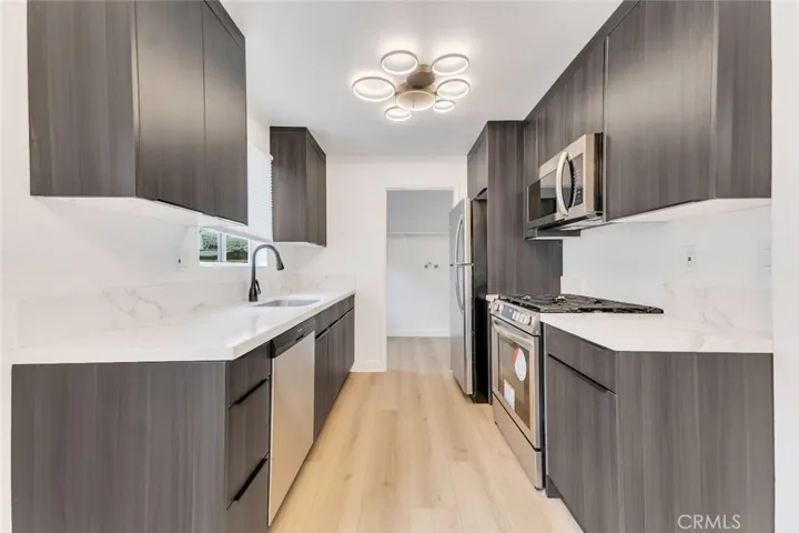 20159 Cohasset Street 3, Winnetka, California 91306