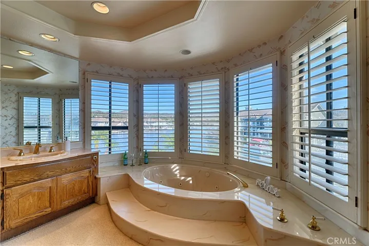 primary bath with view