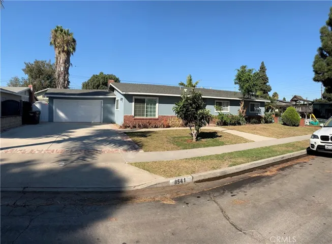 8541 Orinda Circle, Huntington Beach, California 92647