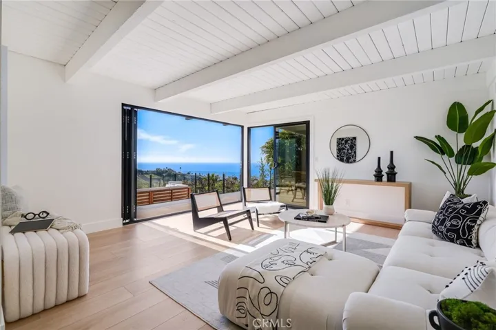 1593 Tahiti Avenue, Laguna Beach, California 92651