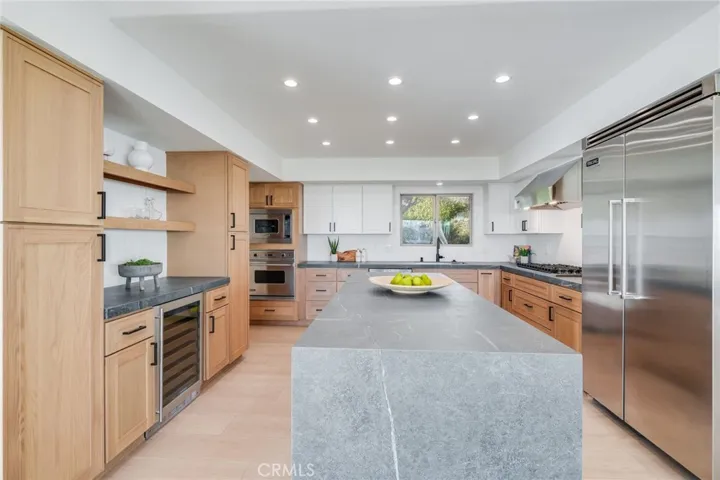 1593 Tahiti Avenue, Laguna Beach, California 92651