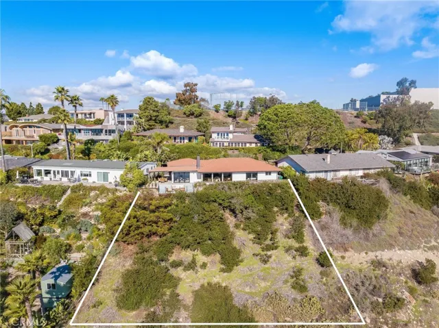 Lot line is estimated. Buyer and Buyer's Agent to verify if important in the purchase decision.