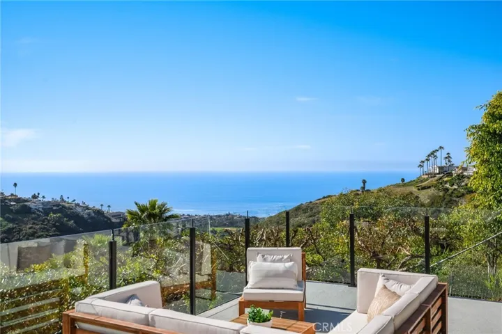 1593 Tahiti Avenue, Laguna Beach, California 92651