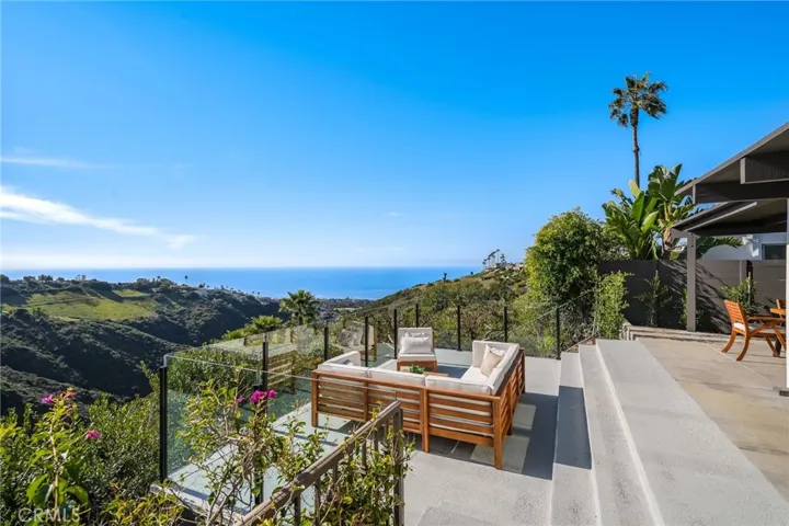 1593 Tahiti Avenue, Laguna Beach, California 92651