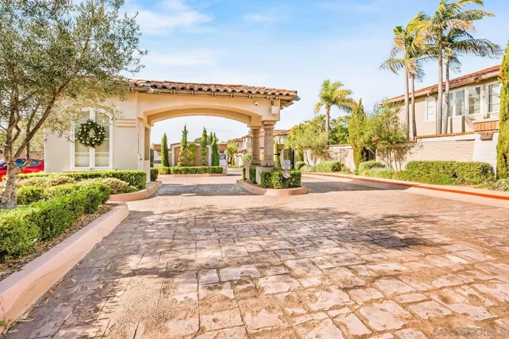 9629 Claiborne Sq, La Jolla, California 92037