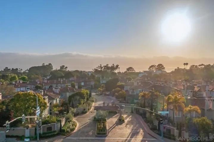 9629 Claiborne Sq, La Jolla, California 92037