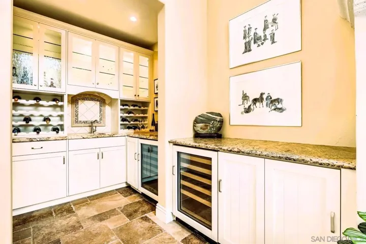 9629 Claiborne Sq, La Jolla, California 92037