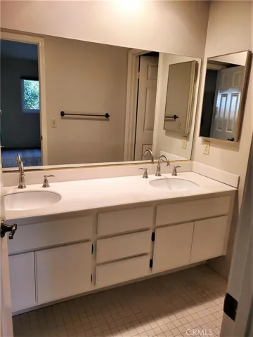 8 Cambridge, Irvine, California 92620