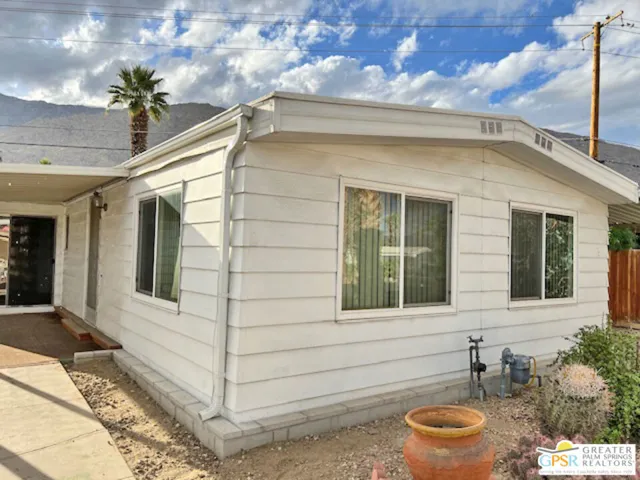 221 Safari Street, Palm Springs, California 92264