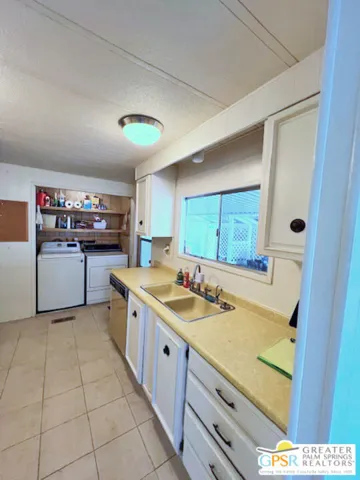 221 Safari Street, Palm Springs, California 92264