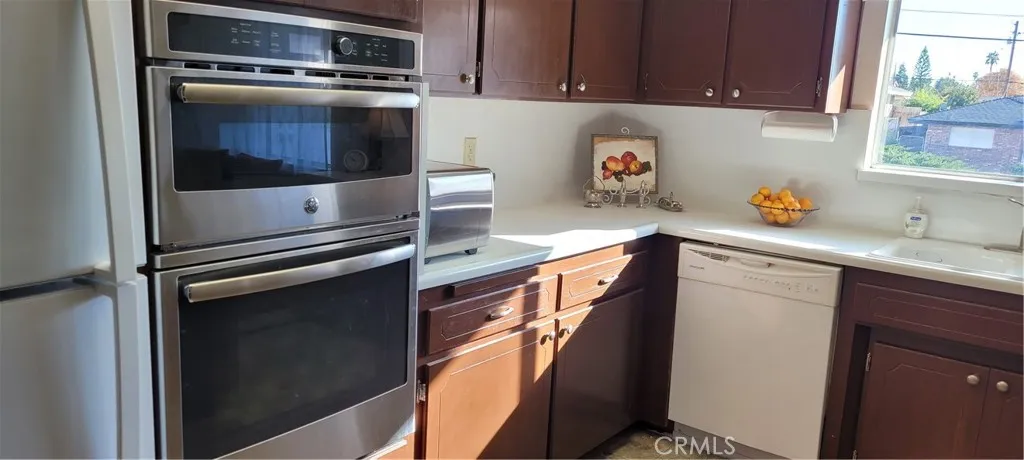 Kitchen Oven and Applicances