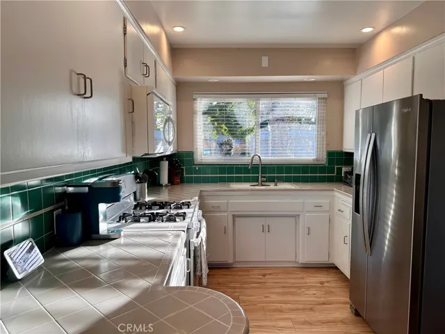 7748 Hosford Avenue, Los Angeles, California 90045