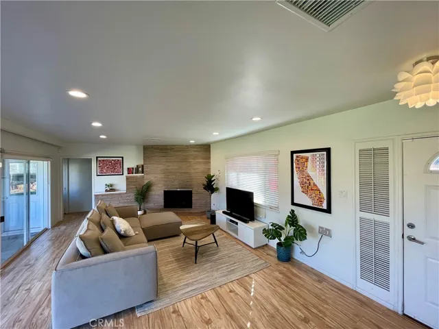 7748 Hosford Avenue, Los Angeles, California 90045