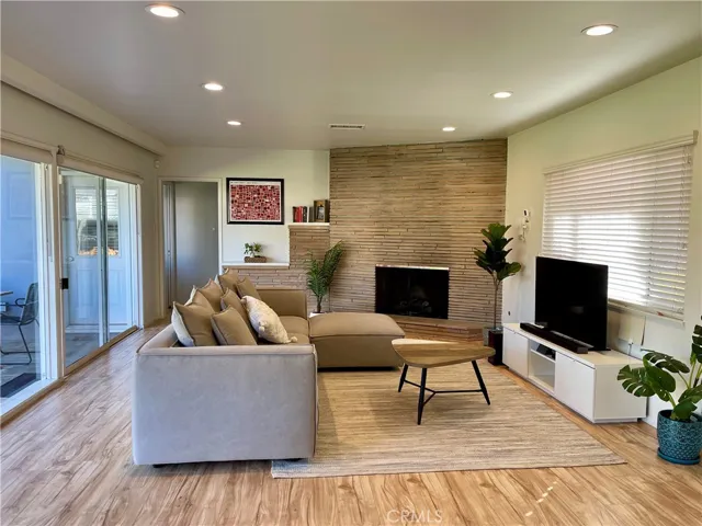 7748 Hosford Avenue, Los Angeles, California 90045