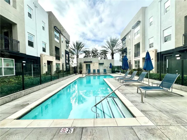 2336 Synergy, Irvine, California 92614