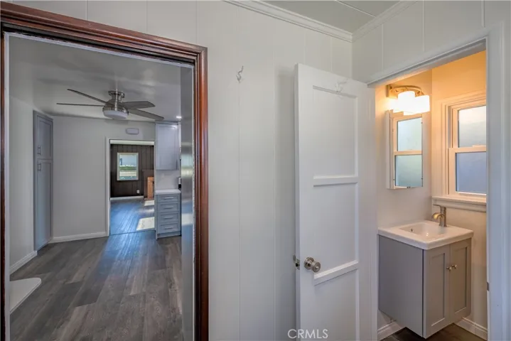 10931 Mcvine Avenue, Sunland, California 91040