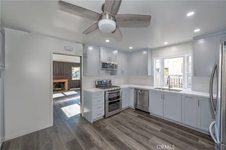 10931 Mcvine Avenue, Sunland, California 91040