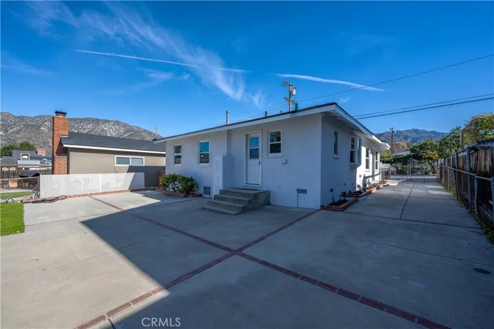 10931 Mcvine Avenue, Sunland, California 91040