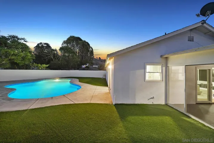 3301 Carolyn Cir, Oceanside, California 92054
