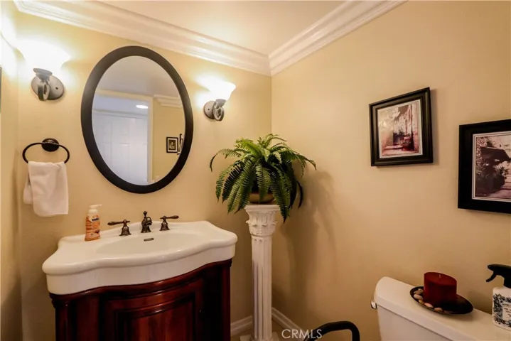 22 Lakeshore 15, Irvine, California 92604