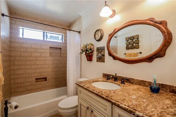 22 Lakeshore 15, Irvine, California 92604