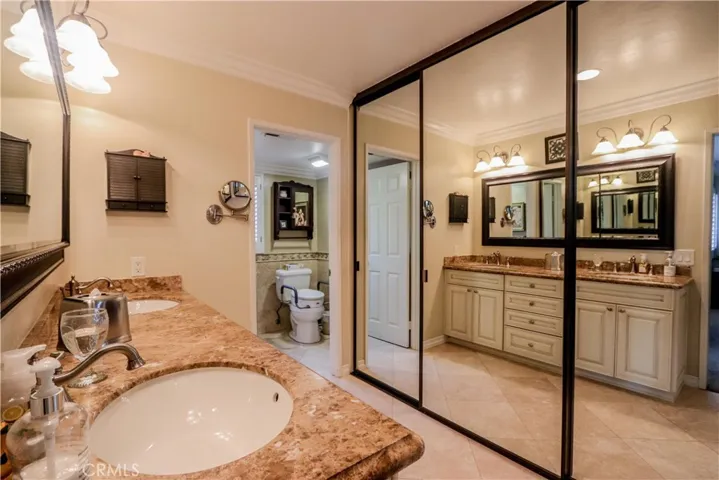 22 Lakeshore 15, Irvine, California 92604