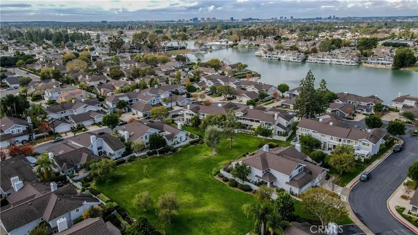 22 Lakeshore 15, Irvine, California 92604