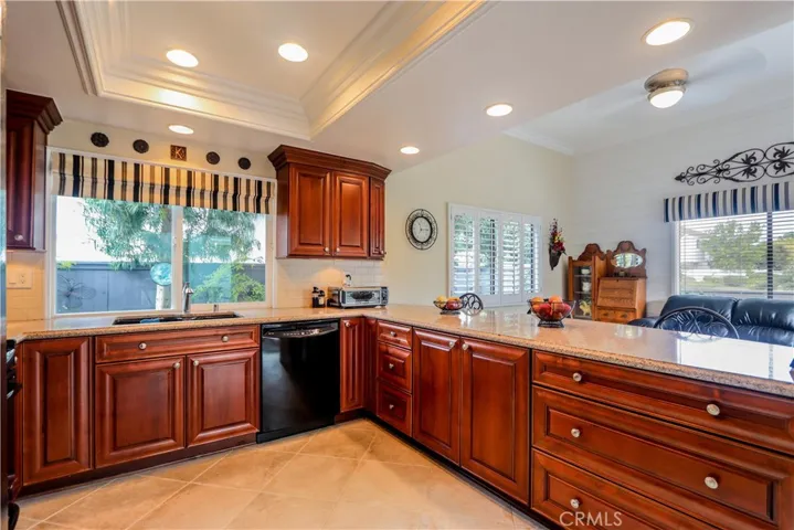 22 Lakeshore 15, Irvine, California 92604