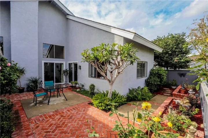 22 Lakeshore 15, Irvine, California 92604