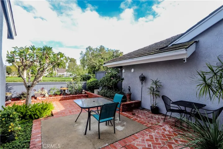 22 Lakeshore 15, Irvine, California 92604