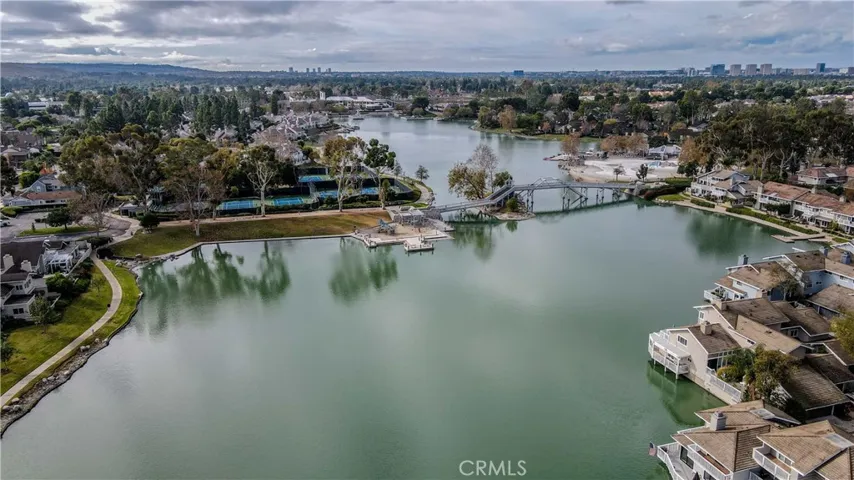 22 Lakeshore 15, Irvine, California 92604