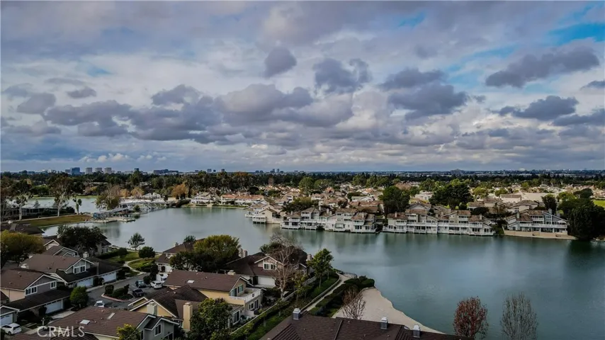 22 Lakeshore 15, Irvine, California 92604