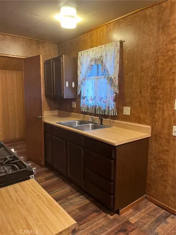 You have natural sunlight and window at the sink.