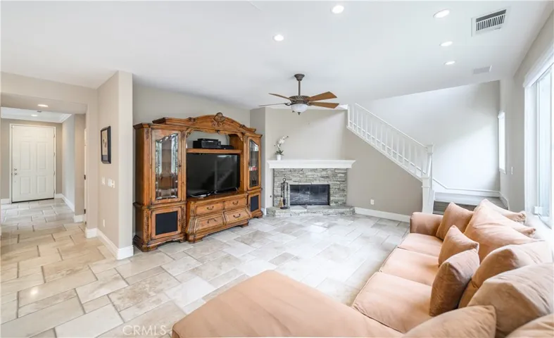 5 Pacific Crst, Irvine, California 92602