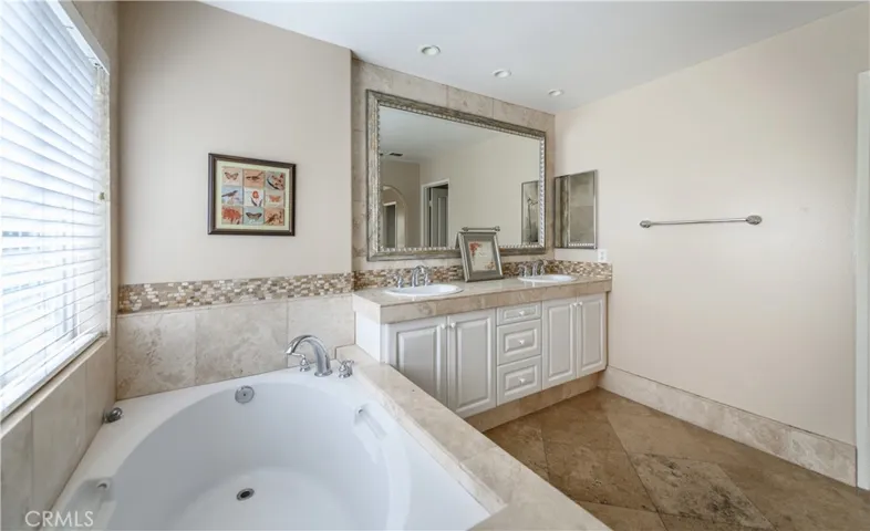 5 Pacific Crst, Irvine, California 92602
