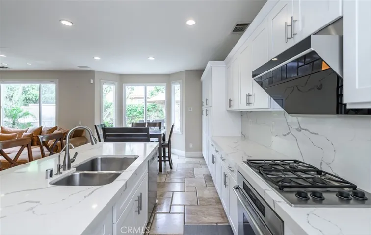 5 Pacific Crst, Irvine, California 92602