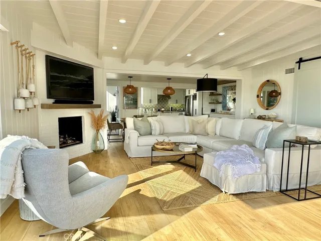 252 Grandview Street, Laguna Beach, California 92651