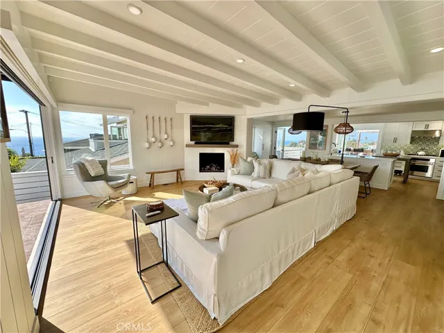 252 Grandview Street, Laguna Beach, California 92651