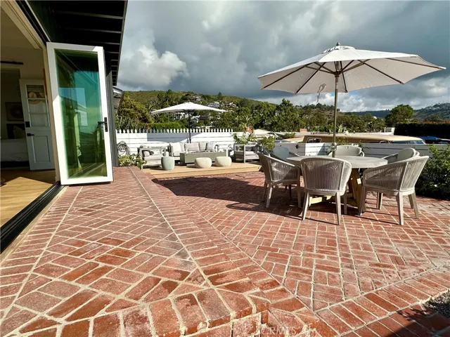 252 Grandview Street, Laguna Beach, California 92651