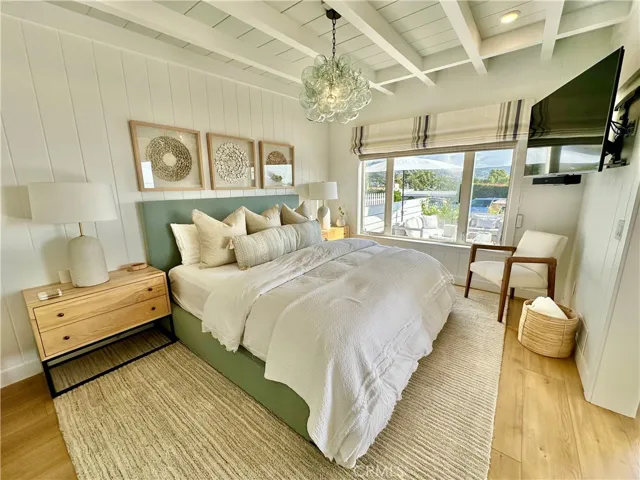 252 Grandview Street, Laguna Beach, California 92651