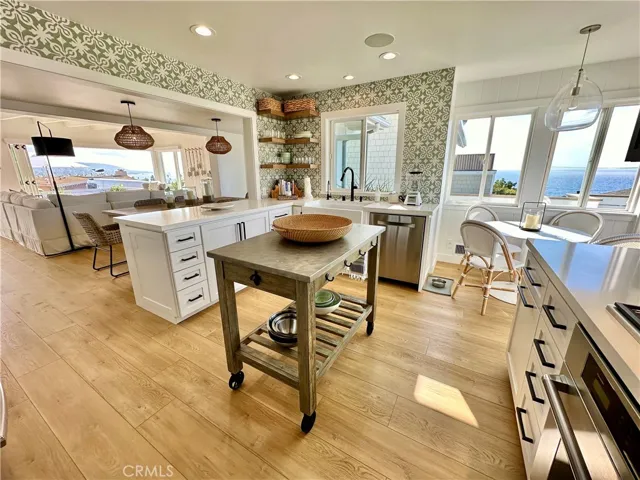 252 Grandview Street, Laguna Beach, California 92651